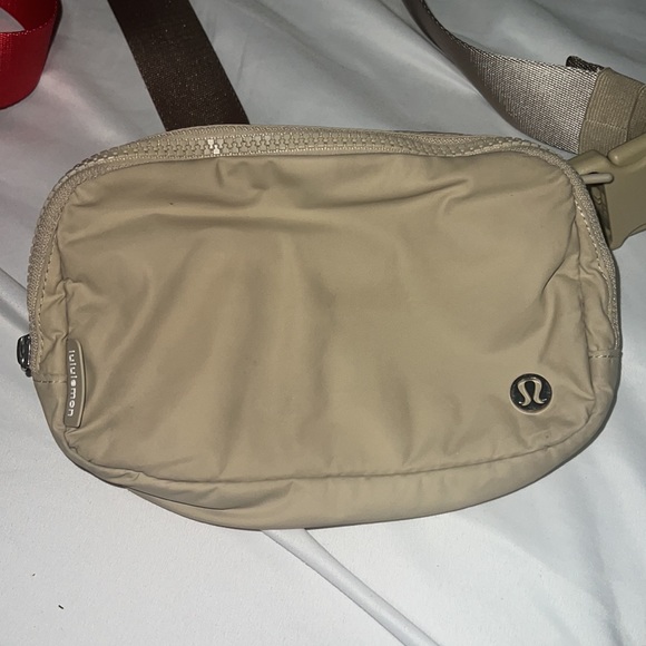 Lululemon belt bag - Picture 2 of 3
